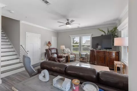 Living - 119 Avenue D #B, Marathon, FL 33050 photo 1 of 7