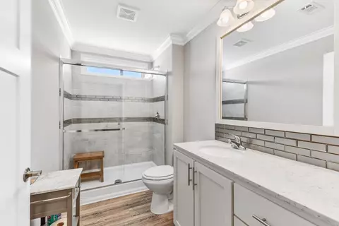 Bath - 119 Avenue D #B, Marathon, FL 33050 photo 4 of 7