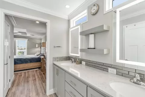Bath - 119 Avenue D #B, Marathon, FL 33050 photo 7 of 7