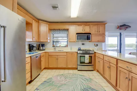 Kitchen - 30325 Eagle Ln, Big Pine Key, FL 33043 photo 3 of 3