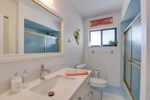 Bath - 30325 Eagle Ln, Big Pine Key, FL 33043 photo 1 of 2