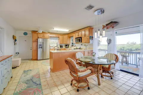 Dining - 30325 Eagle Ln, Big Pine Key, FL 33043 photo 1 of 2