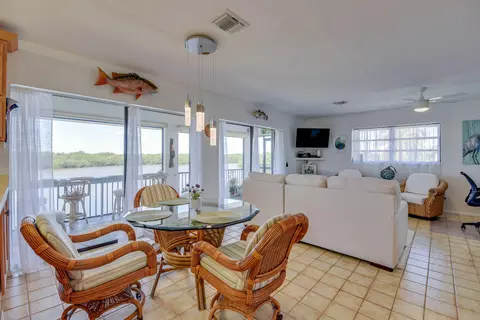 Dining - 30325 Eagle Ln, Big Pine Key, FL 33043 photo 2 of 2