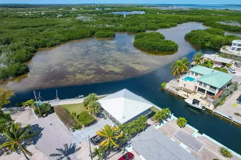 View/Area - 30325 Eagle Ln, Big Pine Key, FL 33043 photo 10 of 15