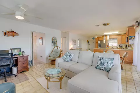 Living - 30325 Eagle Ln, Big Pine Key, FL 33043 photo 2 of 3
