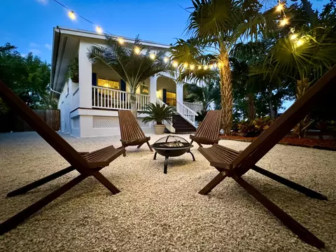 Exterior - 1011 Snapper Ln, Key Largo, FL 33037 photo 3 of 12