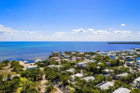 View/Area - 1011 Snapper Ln, Key Largo, FL 33037 photo 2 of 5