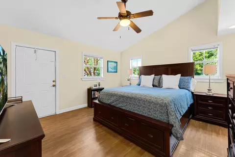 Bedroom - 1011 Snapper Ln, Key Largo, FL 33037 photo 3 of 4
