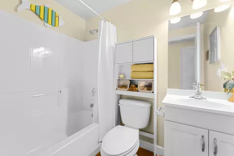 Bath - 1011 Snapper Ln, Key Largo, FL 33037 photo 1 of 2