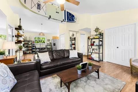 Living - 1011 Snapper Ln, Key Largo, FL 33037 photo 3 of 6