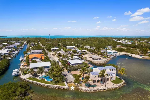 View/Area - 1011 Snapper Ln, Key Largo, FL 33037 photo 3 of 5