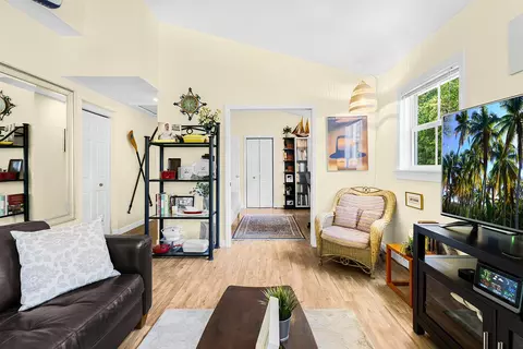 Living - 1011 Snapper Ln, Key Largo, FL 33037 photo 4 of 6