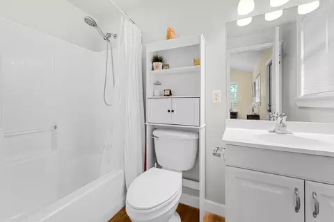 Bath - 1011 Snapper Ln, Key Largo, FL 33037 photo 2 of 2