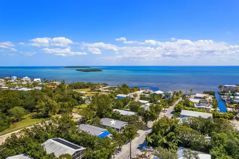 View/Area - 1011 Snapper Ln, Key Largo, FL 33037 photo 1 of 5