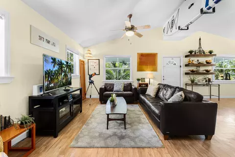 Living - 1011 Snapper Ln, Key Largo, FL 33037 photo 1 of 6