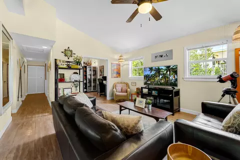 Living - 1011 Snapper Ln, Key Largo, FL 33037 photo 2 of 6