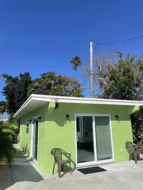 305 27th St, Marathon, FL 33050