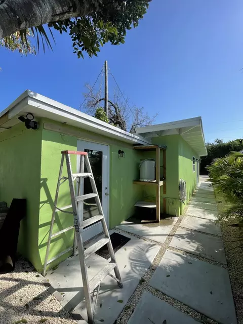 Exterior - 305 27th St, Marathon, FL 33050 photo 4 of 5