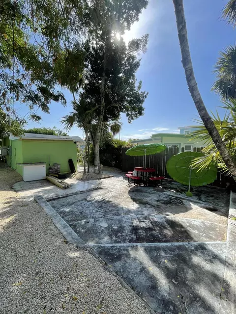 Exterior - 305 27th St, Marathon, FL 33050 photo 3 of 5