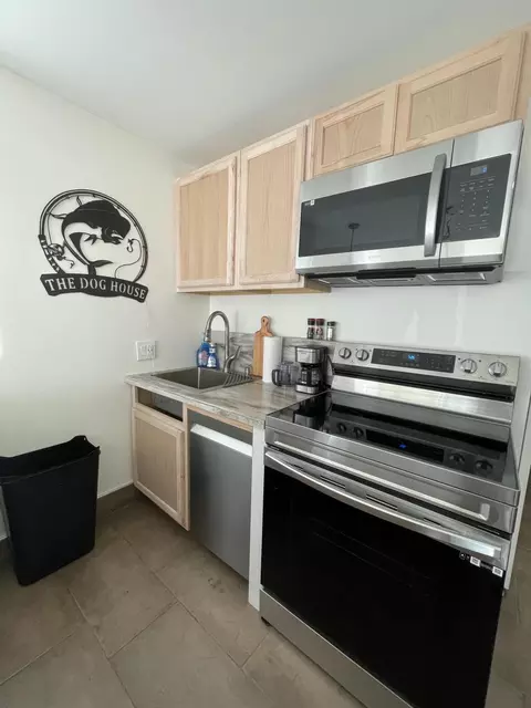 Kitchen - 305 27th St, Marathon, FL 33050 photo 2 of 3
