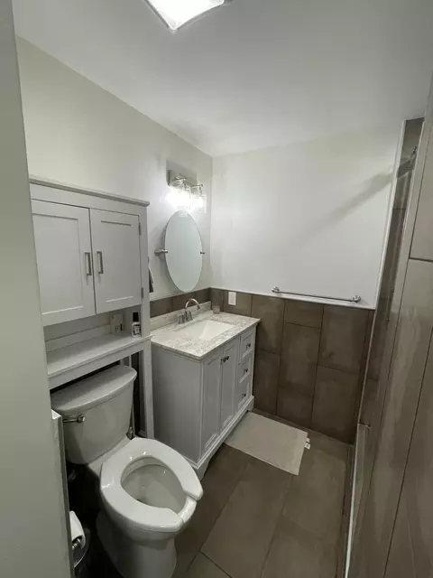 Bath - 305 27th St, Marathon, FL 33050 photo 1 of 2