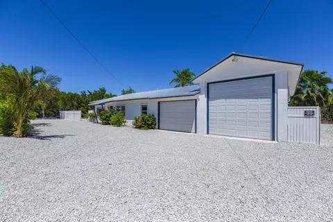 337 46th St, Summerland Key, FL 33042