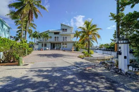 Exterior - 116 5th Ln, Key Largo, FL 33037 photo 4 of 7