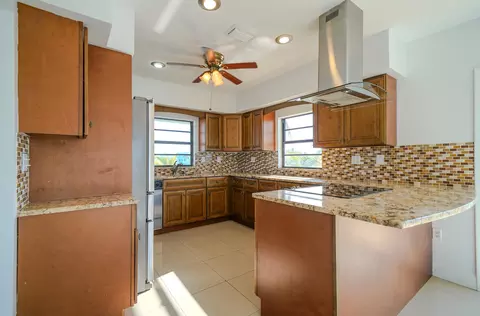 Kitchen - 116 5th Ln, Key Largo, FL 33037 photo 2 of 5