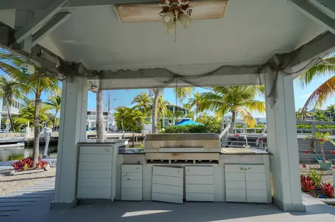 Exterior - 116 5th Ln, Key Largo, FL 33037 photo 6 of 7
