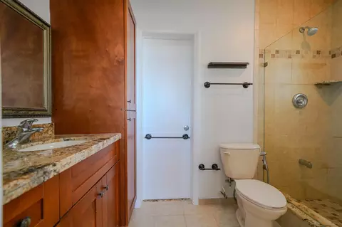 Bath - 116 5th Ln, Key Largo, FL 33037 photo 2 of 3