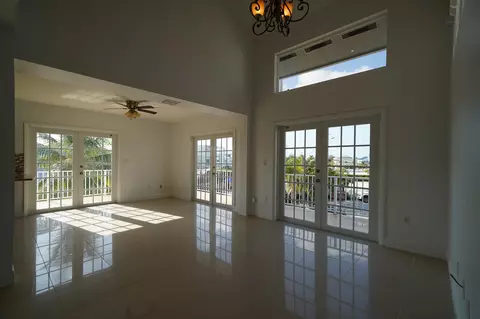 Living - 116 5th Ln, Key Largo, FL 33037 photo 1 of 2