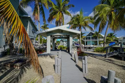 View/Area - 116 5th Ln, Key Largo, FL 33037 photo 7 of 9