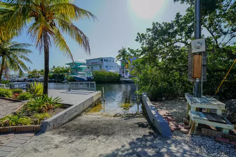View/Area - 116 5th Ln, Key Largo, FL 33037 photo 6 of 9