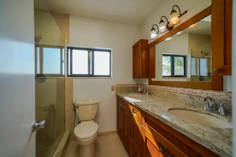 Bath - 116 5th Ln, Key Largo, FL 33037 photo 3 of 3