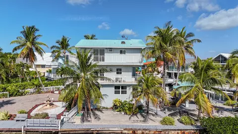 Exterior - 116 5th Ln, Key Largo, FL 33037 photo 3 of 7