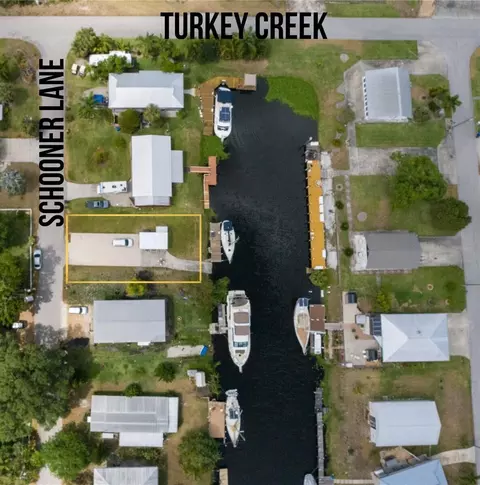 1037 Schooner Ln, Moore Haven, FL 33471