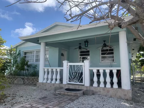 21 Orange Dr, Key Largo, FL 33037