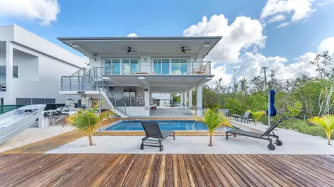 841 Spoonbill Ln, Key Largo, FL 33037