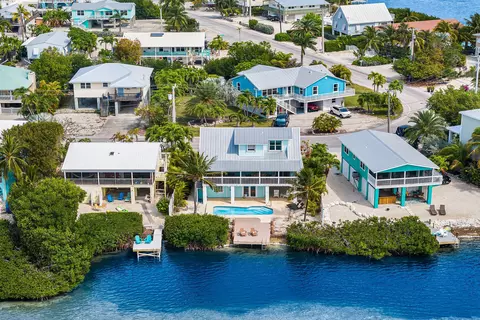 321 W Indies Dr, Ramrod Key, FL 33042