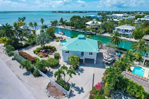 17153 W Buttonwood Dr, Sugarloaf Key, FL 33042