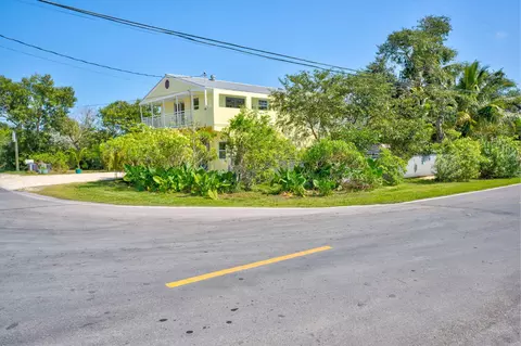 Exterior - 29366 Lucrecia St, Big Pine Key, FL 33043 photo 15 of 16