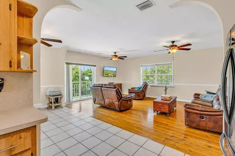 Living - 29366 Lucrecia St, Big Pine Key, FL 33043 photo 3 of 4