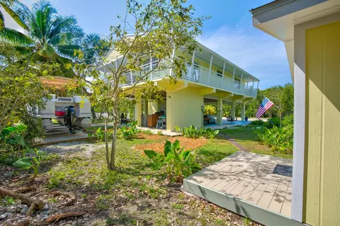Exterior - 29366 Lucrecia St, Big Pine Key, FL 33043 photo 11 of 16