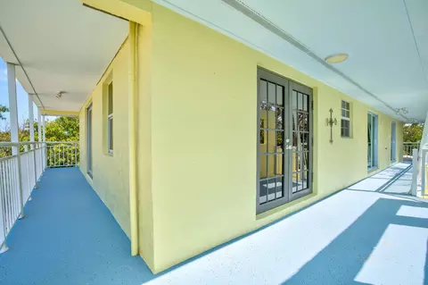 Exterior - 29366 Lucrecia St, Big Pine Key, FL 33043 photo 4 of 16