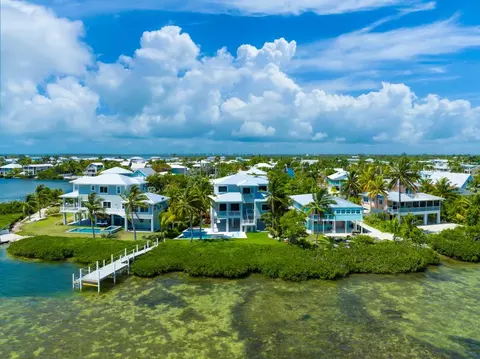 271 W Indies Dr, Ramrod Key, FL 33042