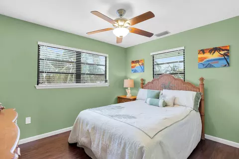 Bedroom - 947 E 75th St, Marathon, FL 33050 photo 6 of 6