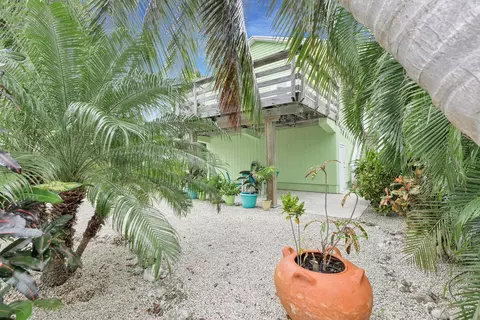 Exterior - 947 E 75th St, Marathon, FL 33050 photo 5 of 15