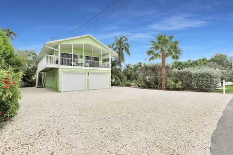 947 E 75th St, Marathon, FL 33050