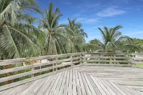 Exterior - 947 E 75th St, Marathon, FL 33050 photo 12 of 15