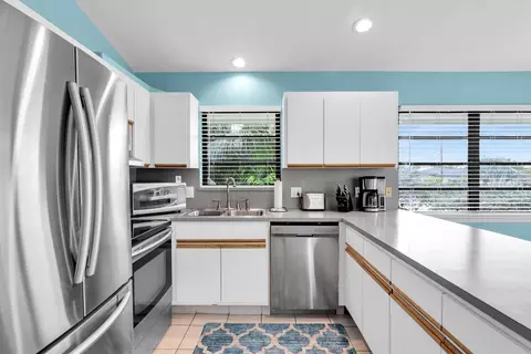 Kitchen - 947 E 75th St, Marathon, FL 33050 photo 2 of 3